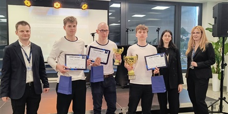 Zwycięstwo uczniów w Wojewódzkim Konkursie Logistycznym „Logistyka i E-commerce – od kliknięcia do dostawy